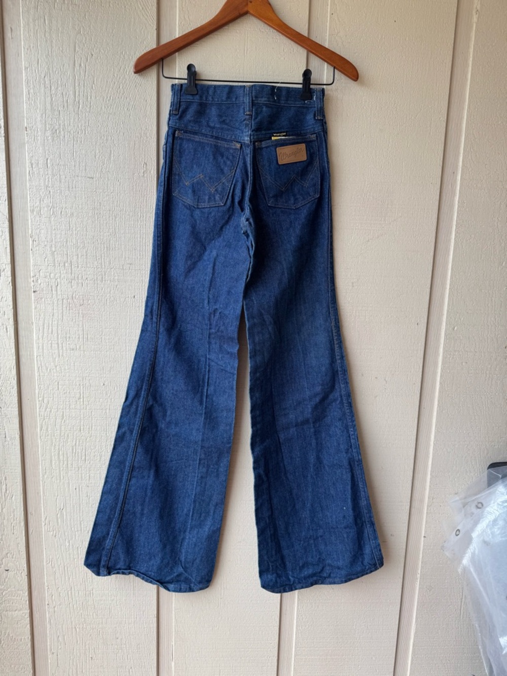 SOLD ON DEPOP🌺Blue Bell Wrangler XL Bell Bottom Jeans for Women Broken zipper